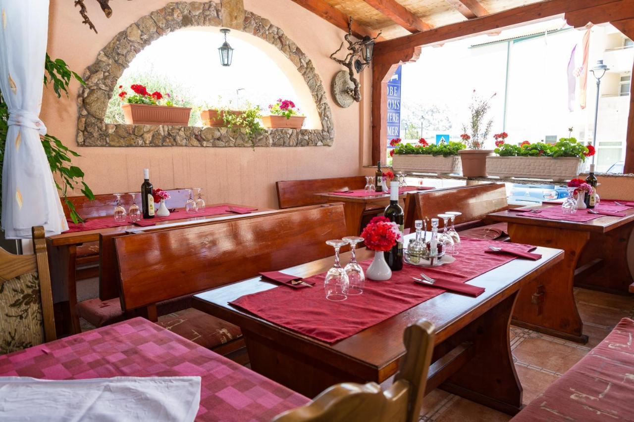 Bed And Breakfast Taverna Miskovic 파그 외부 사진